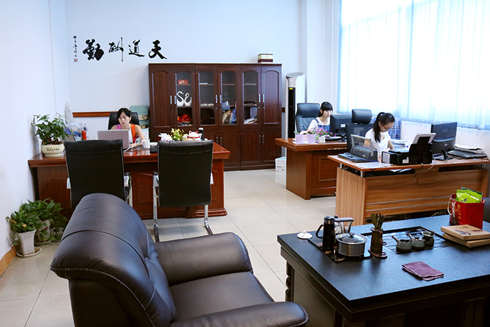 正航儀器辦公區(qū)一角